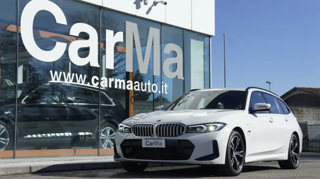 BMW 330e Touring Msport DSC3703 - CarMa Auto