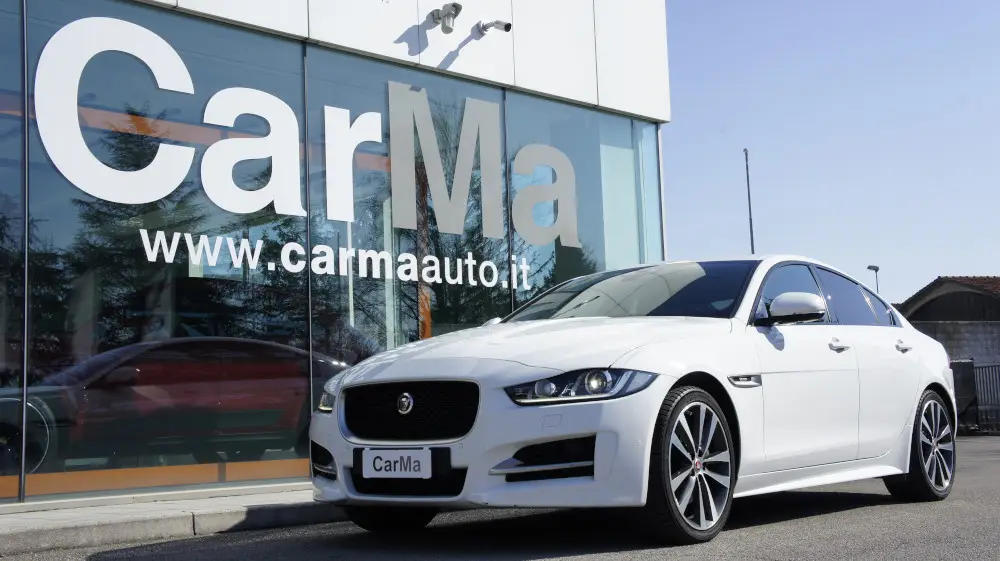 Jaguar XE 2d 240CV AWD DSC0577 01 - CarMa Auto