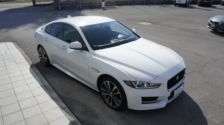 Jaguar-XE-2d-240CV-AWD-DSC0580_01